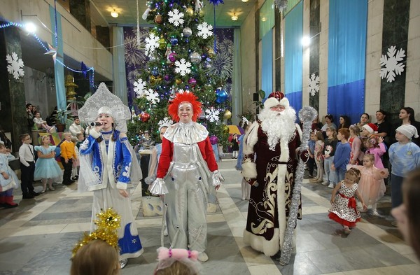 Новогодняя елка «Эй, Чудеса»