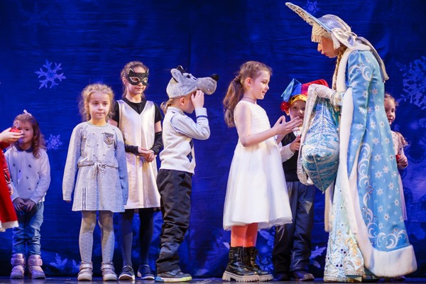 Новогодняя викторина «У ёлки»