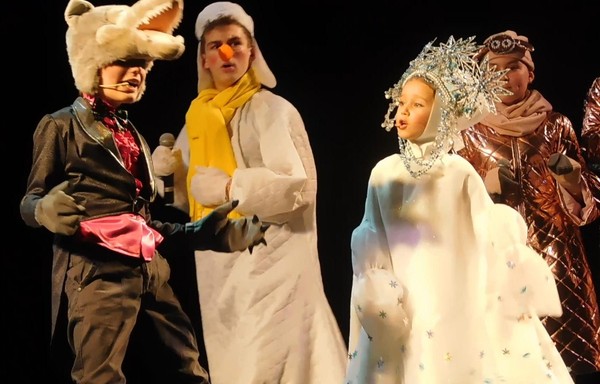 Новогодняя программа «В гостях у елочки»