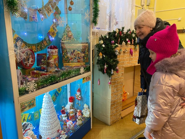Выставка «Чудеса за стеклом. Новогодние истории»
