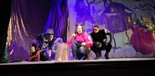 Новогодний спектакль «Как волки украли елки»