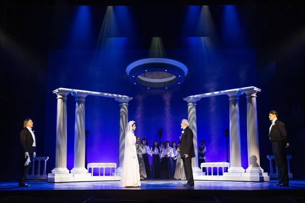 Спектакль «Хищники»