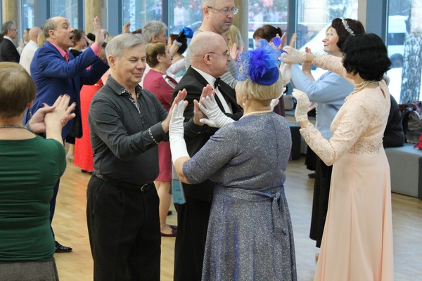 Предновогодний вечер «Встреча выпускников»