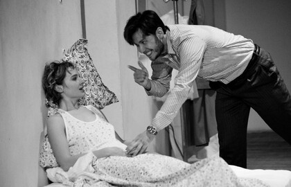 Двое на качелях