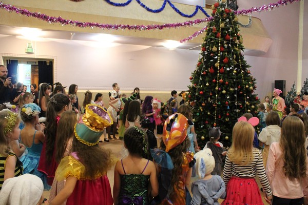 Новогодний спектакль «Алиса. Новый год на оборот»