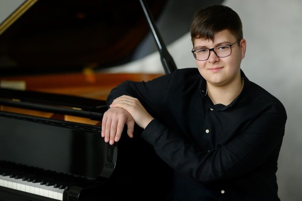 Концерт «Молодые исполнители России. Фортепиано и скрипка»