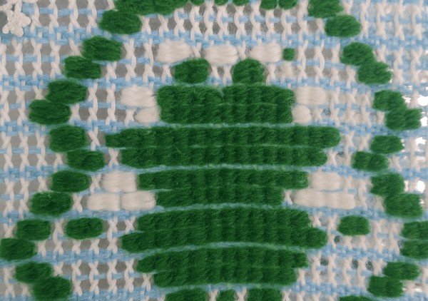 Мастер-класс «Елочка по ажурной сетке»