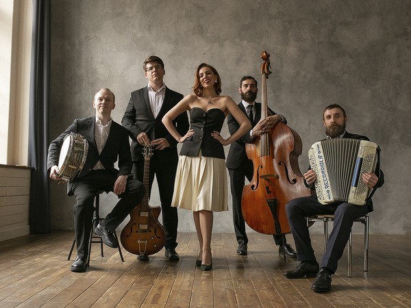 Магия свечей. Новогодние хиты ABBA и не только в оранжерее