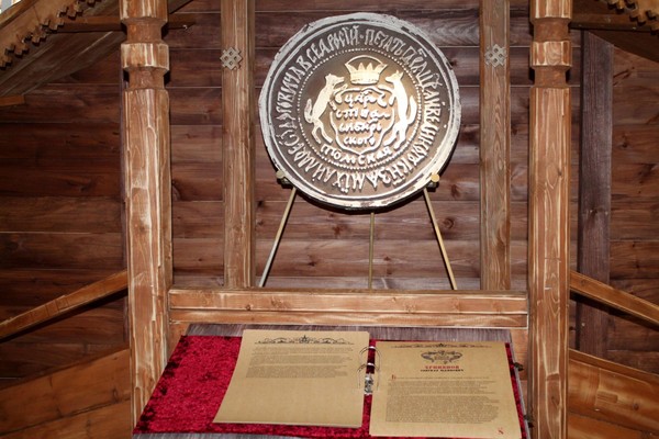 Экскурсия по выставке «Власть и статус томских воевод»