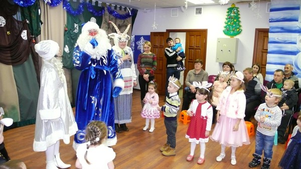 Новогодние ёлки в ДУЦ «Ковчег»