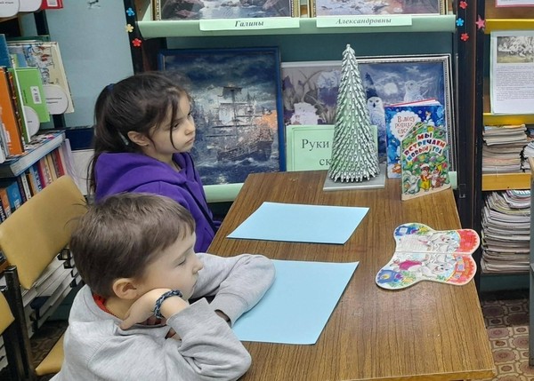 Выставка рисунков «Новый год у ворот»