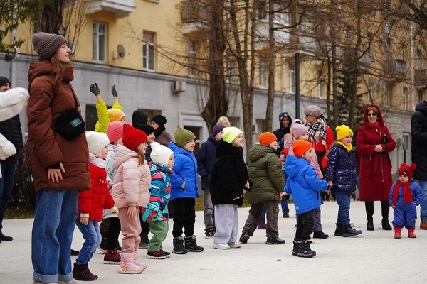 Новогодняя интермедия «Снежные забавы»