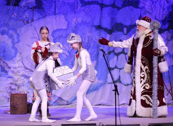Новогоднее представление «Эй, Чудеса»
