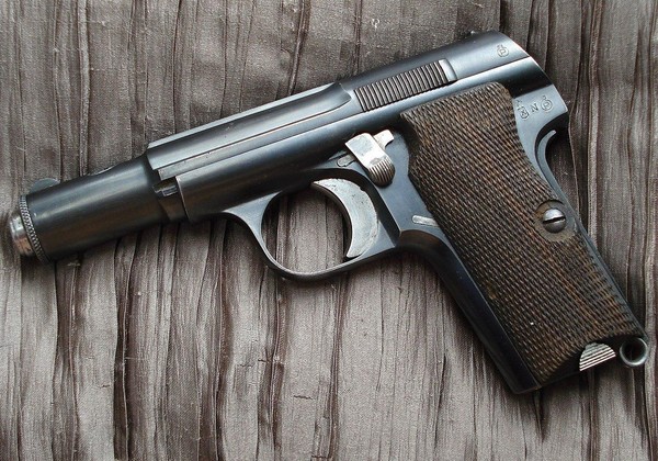 Тематическая беседа «По обе стороны фронта: испанский пистолет Astra 300»