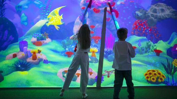 Мультимедийное путешествие в Hello Park