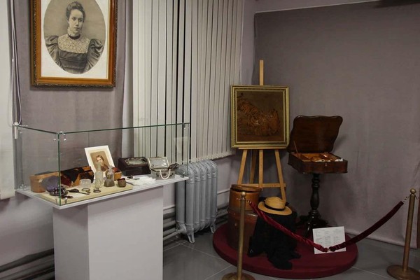 Выставка «Хранители историй: футляр, коробочка, сундучок»