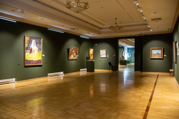 Выставка произведений Баки Урманче