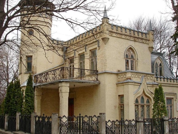 Экскурсия «Бело-бетонный городок со слитками старинных особняков»