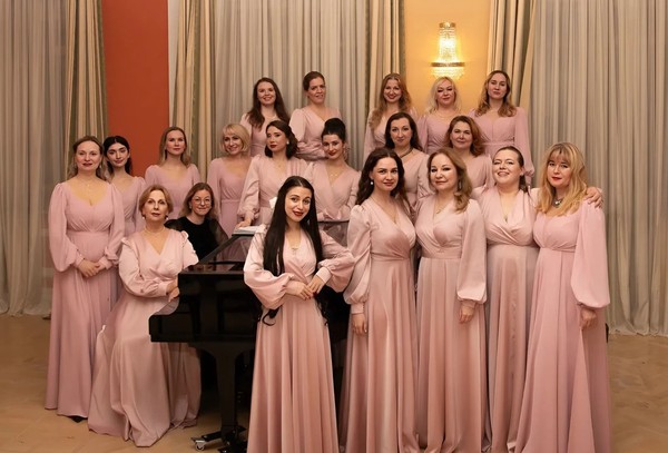 Поют солисты хора Минина