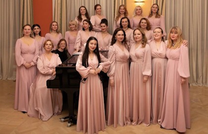 Поют солисты хора Минина