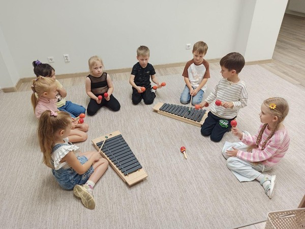 Игра на музыкальных инструментах