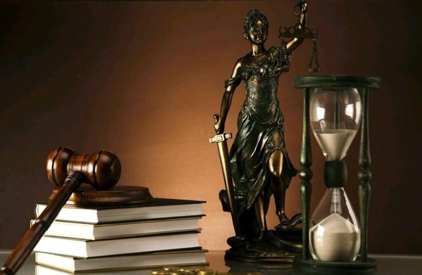 Тематическая выставка «По страницам юридических журналов»