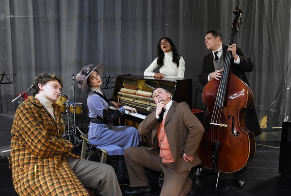 Спектакль «Бешеные деньги»