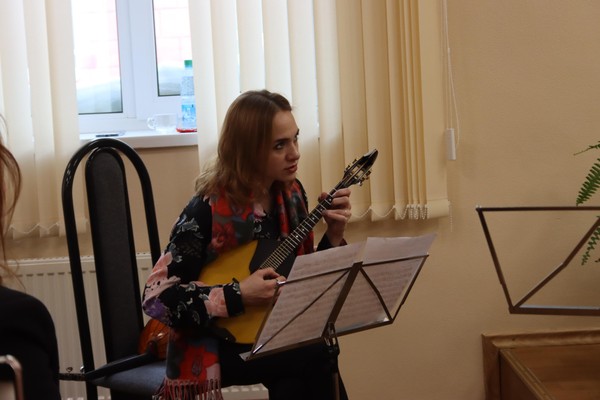 «Сыграй мне, домра, свой мотив душевный…»