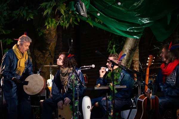 Живая музыка и свет