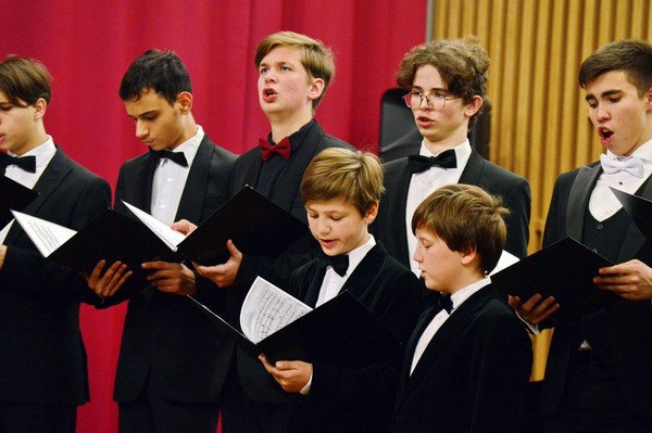 Михаил Петренко и исполнители Новгородской детской музыкальной школы № 1
