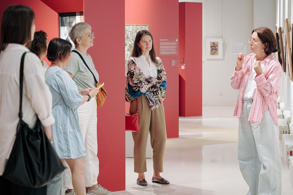 Сборная экскурсия по выставке «Свет между мирами»