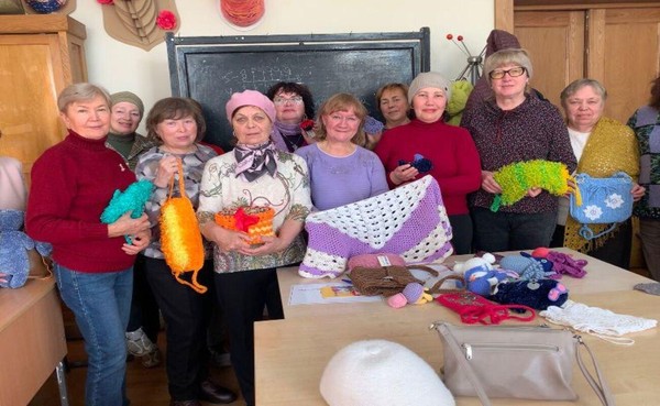 Занятие клуба «Клубок» для рукодельниц