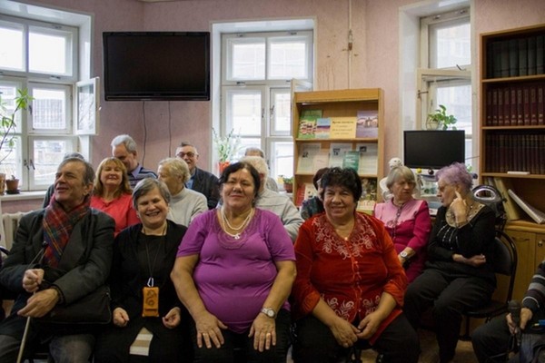 Музыкальная программа «Тепло сердец мы дарим вам...»