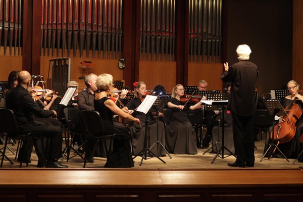 «В ожидании Нового года» концерт Сочинского симфонического оркестра