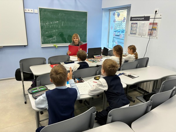 Познавательный час «Главный день страны»