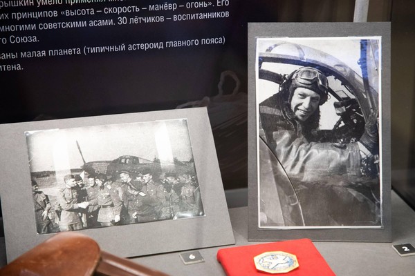 Выставка «Семейные реликвии» ко Дню героев Отечества