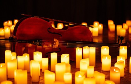 Стендап и музыка при свечах