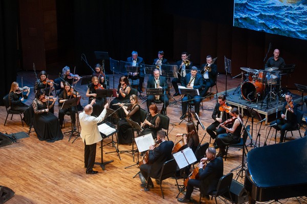 А снег идёт