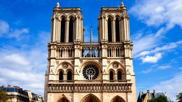 Notre Dame de Paris. Орган и солисты в готическом соборе при свечах
