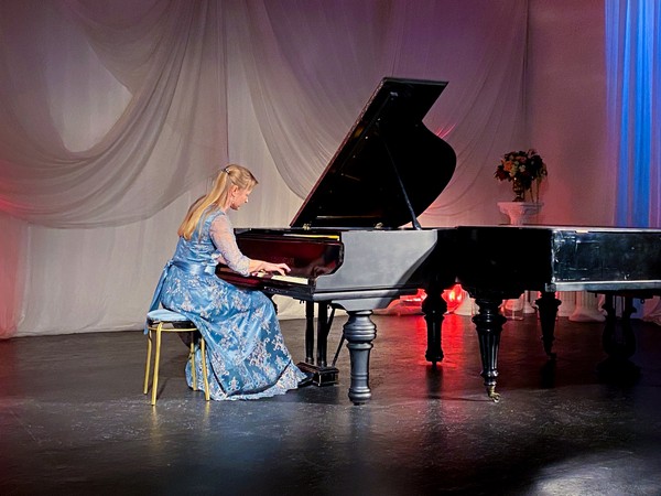 Елена Чупахина. Бегущая тень