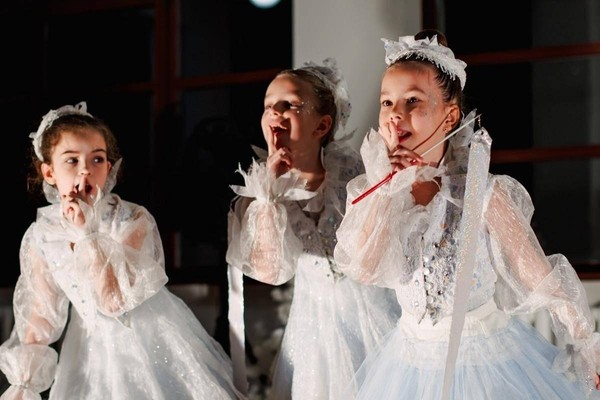 Детский новогодний спектакль «Кто поможет Морозейке?»