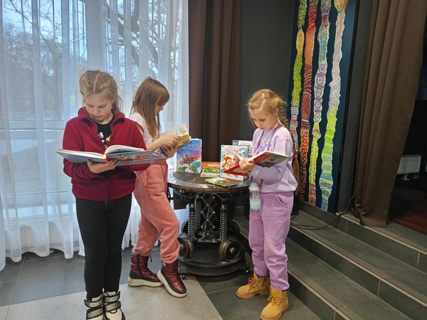 Выставкам художника-графика, иллюстратора Алисы Юфы «Правильные книги» и мастер-класс