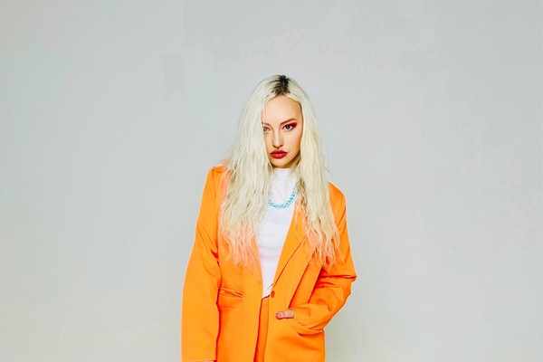 Блондинка Ксю