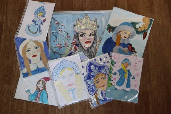 Выставка работ конкурса «Портреты Снегурочки»