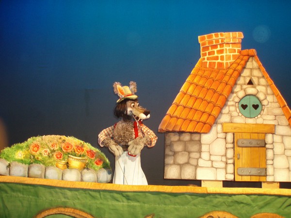 Три поросенка и волк