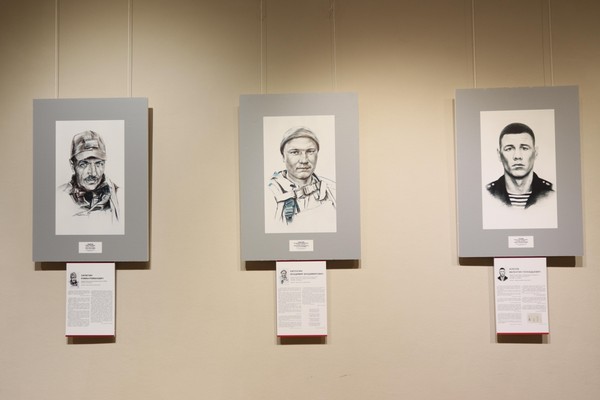 Передвижная выставка портретов «Героев родные глаза»