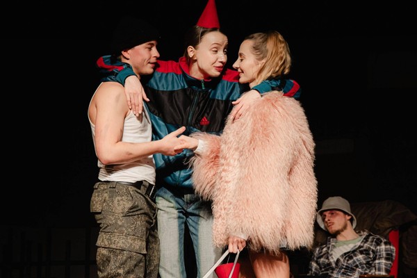 Спектакль «Божьи коровки возвращаются на землю»