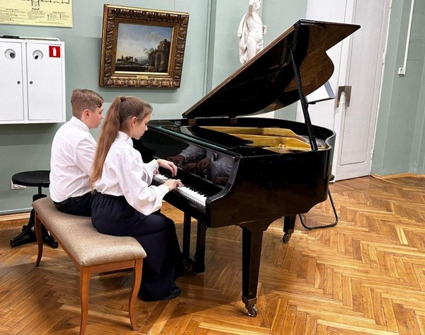 Музыкальная гостиная «Фортепиано плюс»