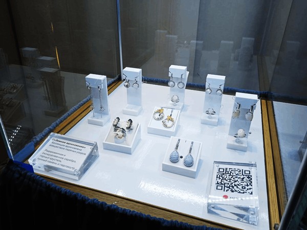 Выставка «Ювелирная сказка от костромской Снегурочки»