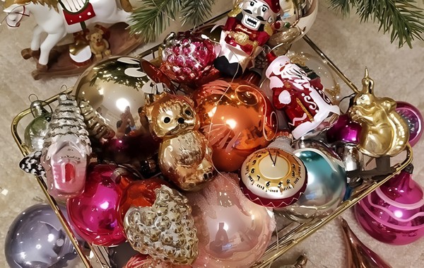 Время новогодних игрушек